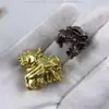 Suporte de Incenso de Metal Sapo Dourado Trazedor de Sorte Cor de Bronze, Pequeno Ornamento de Mesa, Decoração de Mesa de Chá, Pequeno Ornamento Feng Shui para Presente de Negócios