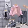 Ropa de Otoño para Niño Pequeño 2025 Primavera y Otoño Nuevo Conjunto de Tres Piezas con Corbata Estilo Universitario Infantil Venta al por Mayor Directa de Fábrica