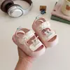 Antiderrapante Respirável Verão 2026 Sapatos para Bebê Iniciante Sapatos Infantis para Meninas Fofos Sapatos para Crianças Pequenas Sandálias Infantis Macias e Modernas