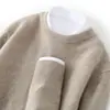 Suéter masculino gola redonda espesso feito de cashmere premium, um novo estilo outono/inverno, oferecendo um toque de luxo, adequado para uso formal e casual, e uma opção de tricô versátil