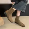 Botas Curtas Estilosas Retrô Femininas Tendência 2026 Primavera/Outono Botas de Cano Curto Salto Bloco Botas Emagrecedoras Botas de Tornozelo Pequenas de Camurça Estilo Francês