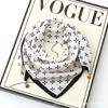 Nuevo avanzado elegante simple estilo网红 "Pequeña Bola Dorada" hebilla de succión magnética bufanda cálida de algodón de seda bufanda cuadrada pequeña bufanda