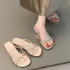 Sandalias de Cuña Plataforma con Tira Fina de Pedrería Francesa First Encounter para Mujer, Para Uso Exterior en Verano, Nuevo Estilo 2026, Perfectas con Faldas, Diseño de Tira entre Dedos