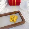 Nuevo colgante de mariposa hueca de esmalte de arena dorada antigua china para mujer Wei Xue con colgante de collar al por mayor