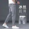 Calça Jeans Cropped de Cor Clara com Barra Reta para Homens, Calça Afunilada Slim-Fit, Verão 2025 de Seda Gelada Elástica de Alta Qualidade, Comprimento 9/10