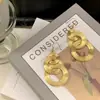 Brincos de Gancho de Metal Grandes e Exagerados Estilo Europeu e Americano Brincos de Personalidade Estilo Coreano Brincos de Design Nicho Tendência Venda por Atacado