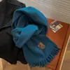 Bufanda de Color Puro Nueva para Otoño e Invierno 2025 Ambiente Festivo para Mujer Bufanda para Fiesta Anual Bufanda Cálida para Hombre Venta al por Mayor Alta Gama