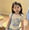 Conjunto Súper Estiloso de Niña Estilo Coreano Verano 2026 Nuevo Modelo, Moda de Top con Estampado de Manga Corta y Falda Floral de Moda para Niñas Pequeñas