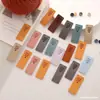 En stock etiquetas de colores hechas a mano letra plegada relieve gamuza terciopelo cuero etiquetas sombreros bolsos hechos a mano ropa infantil