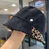 Sombrero de pescador retro con estampado de leopardo y retazos para mujer, adecuado para primavera, otoño e invierno, versátil, estiliza el rostro, protección solar, plegable, de ala ancha