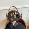 Bolso pequeño de alta calidad de moda para mujer, modelo nuevo popular 2026, bolso de hombro y cruzado con insignia de moda