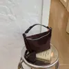 Bolsa versátil com senso de design de nicho popular deste ano, bolsa de mão, bolsa de ombro, bolsa versátil estilo coreano de ombro único transversal estilo bolinho