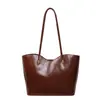 Bolsa Feminina Tote Bag 2025 Outono e Inverno Nova Casual Brilhante para o Trabalho Grande Capacidade Estilo Ocidental Mais Fácil de Combinar Ombro Bolsa com Letras