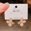 Pendientes de Botón Florales Elegantes de Alto Nivel en Plata Recubierta de Oro Real de 14K con Cierre de Mariposa y Aguja Francesa, Pendientes de Diseño Exquisito para Mujer