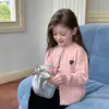 Cardigan de Tricô Trançado em Forma de Coração para Meninas, Jaqueta Suéter Infantil de Gola Redonda, Peça de Roupa Externa Casual Versátil de Manga Longa