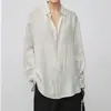 Camisa Feminina Old Money de Férias Lavada com Efeito Amassado de Cânhamo com Gola Alta e Gola Torcida, Modelagem Solta, Gola Reversível