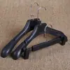 Cabide Fosco para Terno Vestido de Noiva Antiderrapante Ombro Largo Plástico Sem Marca Loja de Roupas para Adultos Cabide Suporte para Calças