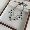 Moda de lujo ligero estilo frío planeta estrella de cinco puntas cuentas redondas blancas y negras cadena de clavícula de doble capa personalidad única nuevo collar de moda