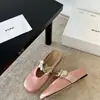 Versão em Couro~Mules Femininas de Bico Coberto de Alta Qualidade Francesa Nova Coleção Primavera Roupa Externa com Saias Sandálias com Salto Interno