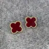Brincos de Resina com Design de Trevo de Quatro Folhas Retro Clássico Banhados a Ouro para Mulheres Novo Estilo Leve Luxo Nicho Temperamento Brincos de Tarraxa Joias de Orelha para Mulheres