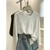 Camiseta fina de manga larga para mujer con cuello redondo y estampado de copos de nieve, con un diseño único y elegante, versátil como capa base, perfecta para el otoño de 2026