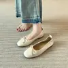 Sapatos dobráveis de pele de ovelha macia para mulheres, novo modelo 2026, sapatilhas de bico quadrado com laço, elegantes e adequados para o trajeto ao trabalho, sapatos de salto baixo