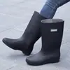 Botas de chuva de cano alto, grossas e estilosas, impermeáveis e antiderrapantes, botas de chuva de borracha, forradas para aquecimento, adequadas para adultos e mulheres
