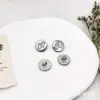 Ropa de mujer lujosa con botones metálicos largos de circonita, adecuada para cheongsams, camisas, cárdigans y prendas estilo Chanel, hecha de botones de cristal con baño de cobre