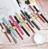 Relojes de Cuarzo de Precio Ultra Bajo, Inventario de Comercio Exterior, Pedido Mínimo de 100 Piezas, Estilos y Colores Mixtos, Venta al por Mayor Aleatoria, Más Vendidos