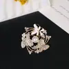 Broche Transfronterizo Nuevo de Alta Gama Lazo Insecto Flor Femenino Anti-Exposición Fijo Ropa Versátil Corsage