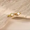 Pendientes de Acero Inoxidable con Forma de Trébol de Cuatro Hojas de Madreperla Estilo Europeo y Americano con Diamantes, Sensación de Lujo Ligero y Gama Alta, Chapado en Oro de 18 Quilates, Clips para Orejas/Accesorios para Orejas que No se Desvanecen