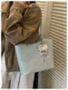 Bolso tote de mimbre tejido a mano retro de nicho para mujer, nuevo y moderno 2026 de gran capacidad para el trabajo y los desplazamientos, bolso de hombro de moda