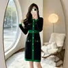 Impresionante vestido negro de botones maduro para mujer de principios de otoño, nuevo vestido elegante y con estilo que ciñe la cintura