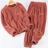 Conjunto Seleccionado Cuidadosamente de Terciopelo de Coral para Hombre y Mujer Invierno Cálido Forro Polar Engrosado Holgado Cálido Ropa de Casa Pijama Franela