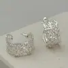 Pendientes de Encaje Hueco Mismo Estilo de Dong Jie, Joyería de Oreja de Forma de C Retro de Moda Nicho con Agujas de Plata 925 e Incrustaciones de Circonita