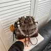 Bolso de Cubo Retro de Gamuza de Nicho para Mujer 2025 Otoño Nuevo Estilo Bolso de Mano de Moda Tendencia Bolso de Hombro para Viajar