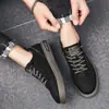 Zapatos de Hombre de Primavera 2026 Nuevos Versátiles Zapatos Casuales de Cuero para Hombre Verano Suela Plana Zapatos Deportivos de Tabla Zapatos Blancos de Trabajo de Moda