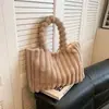 Nova Bolsa Grande de Pelúcia de Outono e Inverno, Bolsa Peluda Feminina, Bolsa de Mão Fashionable Ins, Bolsa Tote Versátil, Bolsa Feminina Estilo Transversal