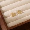 2024 Estilo Caliente de Moda Pendientes Sencillos de Corazón Plisado Nicho Ropa de Trabajo Sencilla Lujo Accesible Pinza para Oreja Versátil Pendientes Personalizados