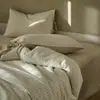 Estilo mid-century, qualidade A, jacquard de algodão tingido em fio, conjunto de cama de quatro peças, com um design simples de listras, incluindo uma capa de edredom e conjunto de cama de algodão e linho