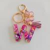 Llavero Colgante Letra de Resina con Cristal Morado Lentejuelas de Resina, Llavero con Borla de Mariposa, Bolsa Regalo de Negocios