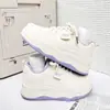Sapatos Femininos 2025 Novos, Ultraleves e de Alto Acabamento, Sapatos Populares na Cor Vinho de Arroz, Branco, Novos Tênis Estilo Campus Estudantil com Solado Grosso