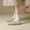 Zapatos Cálidos Birkenstock Retro que Aumentan la Altura Punta Redonda Moda Nueva Otoño e Invierno 2025 Calzado Exterior Pantuflas Baotou para Mujer Color Camel