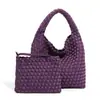 Bolsa de mimbre para cesta de comida versátil de alta gama de moda nueva de principios de primavera, bolso hecho a mano, bolso tipo cubo para llevar al hombro