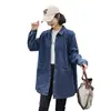 Gabardina casual para primavera y otoño, de longitud media, corte holgado, ropa para mujer de talla grande, ropa de otoño para madres de mediana edad, chaqueta tipo camisa de mezclilla para mujeres de talla grande