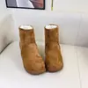 Botas de neve femininas do Nordeste, forradas com fleece e espessadas, estilo novo e moderno para o inverno 2026, sapatos de algodão impermeáveis e antiderrapantes, botas femininas com aumento de altura invisível