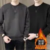 Camiseta de manga larga para hombre para otoño e invierno, marca de moda, corte holgado, forrada de forro polar, engrosada, camiseta básica casual, sudadera de cuello redondo para estudiantes jóvenes