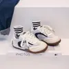 Zapatillas Deportivas de Bloques de Color para Niños 2026 Primavera/Verano Nuevas y Modernas Zapatillas de Entrenamiento Alemanas para Niñas Suela Suave Zapatos Casuales Versátiles para Niños