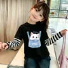 Camiseta Base de Algodón Puro Rayada Empalmada para Niñas Pequeñas, Niños Medianos y Grandes, Estilo Dibujos Animados Elegantes, Ropa de Primavera y Otoño, Nuevo Estilo, Manga Larga para Niñas