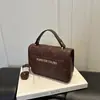 Nova coleção de outono de 2026: bolsa pequena quadrada estilosa, moderna, simples e casual estilo coreano para mulheres, projetada para ser usada no ombro ou na transversal